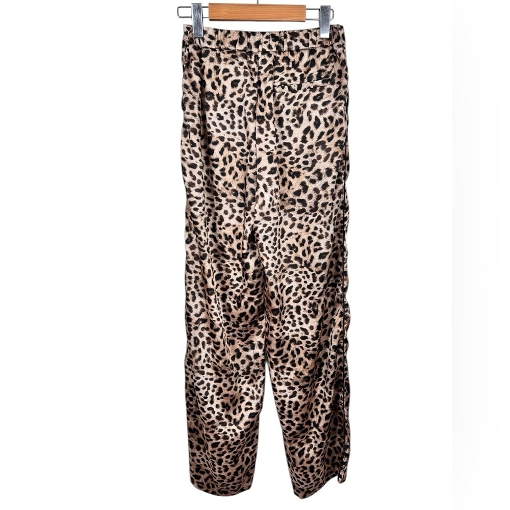 🚨SALE- Zara leopard satin pants, size 24, straight leg, flowy Streetwear Chic - Picture 6 of 8